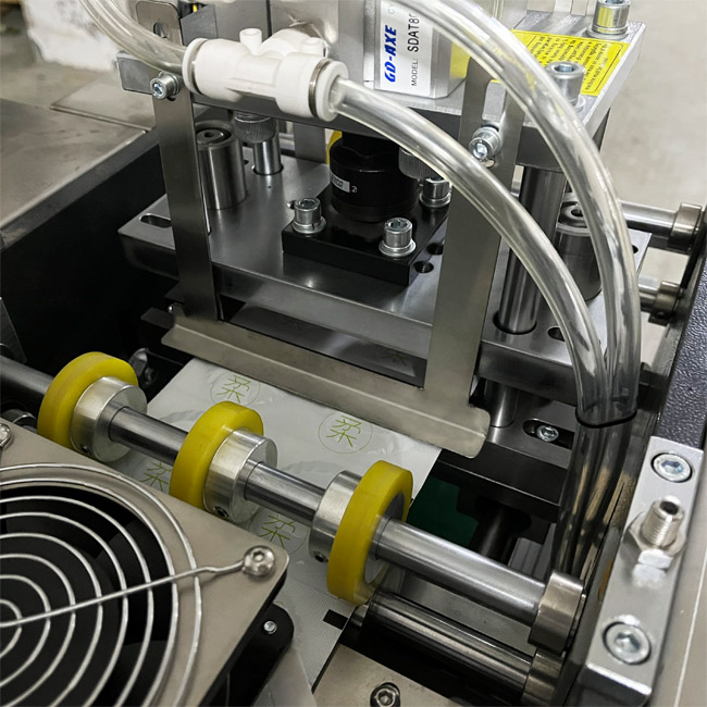 4-рядная автоматическая упаковочная машина для упаковки презервативов