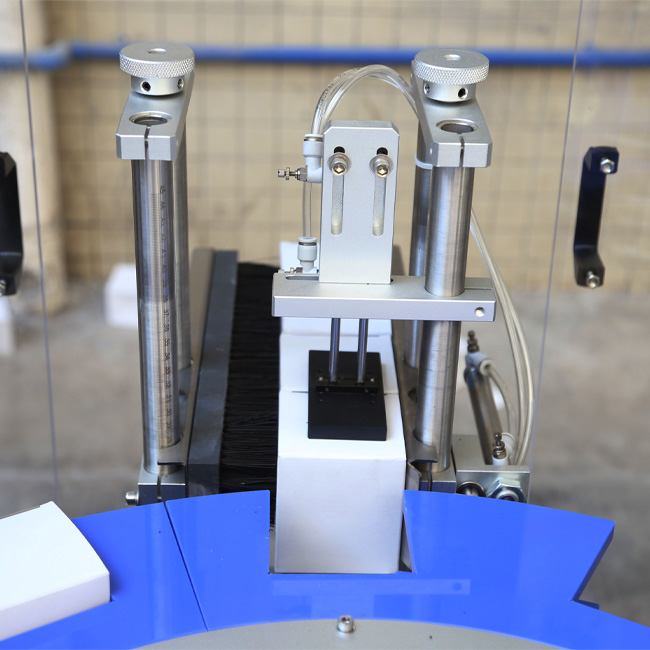 Вертикальная ротационная полуавтоматическая машина для упаковки в картонные коробки